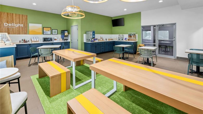 <b>Spark by Hilton Grain Valley Kansas City Restaurant</b>. Images powered by <a href="https://iceportal.shijigroup.com/" title="IcePortal" target="_blank">IcePortal</a>.