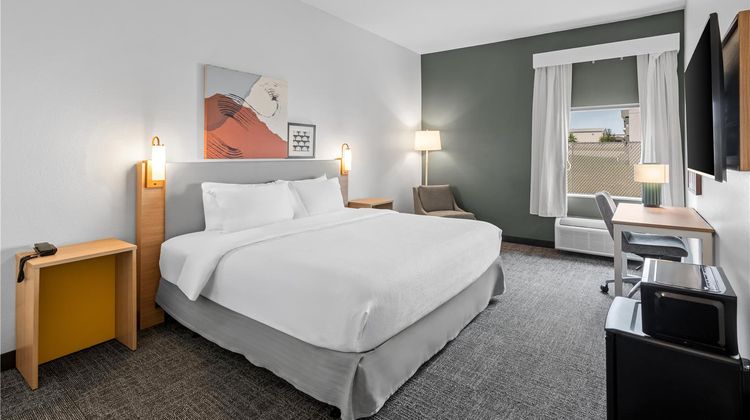Spark by Hilton Grain Valley Kansas City Room