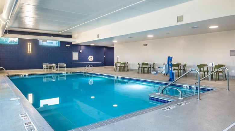 <b>Spark by Hilton Madison Pool</b>. Images powered by <a href="https://iceportal.shijigroup.com/" title="IcePortal" target="_blank">IcePortal</a>.