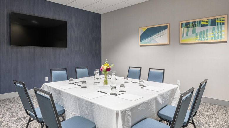 <b>Spark by Hilton Madison Meeting</b>. Images powered by <a href="https://iceportal.shijigroup.com/" title="IcePortal" target="_blank">IcePortal</a>.