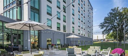 Spark by Hilton Madison Exterior
