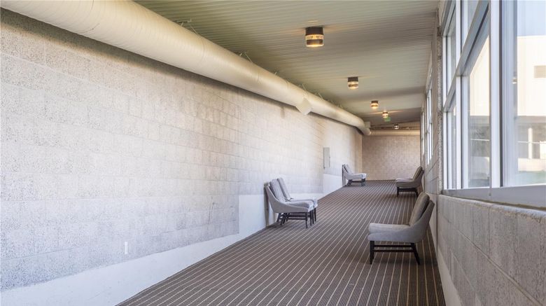 <b>Spark by Hilton Madison Lobby</b>. Images powered by <a href="https://iceportal.shijigroup.com/" title="IcePortal" target="_blank">IcePortal</a>.