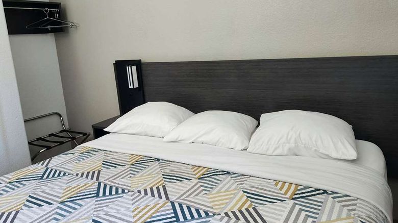 <b>Baymont by Wyndham San Antonio Airport Room</b>. Images powered by <a href="https://iceportal.shijigroup.com/" title="IcePortal" target="_blank">IcePortal</a>.