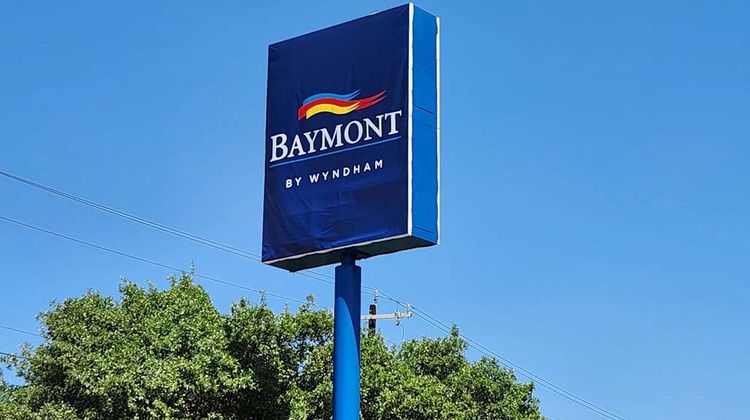 Baymont by Wyndham San Antonio Airport Exterior