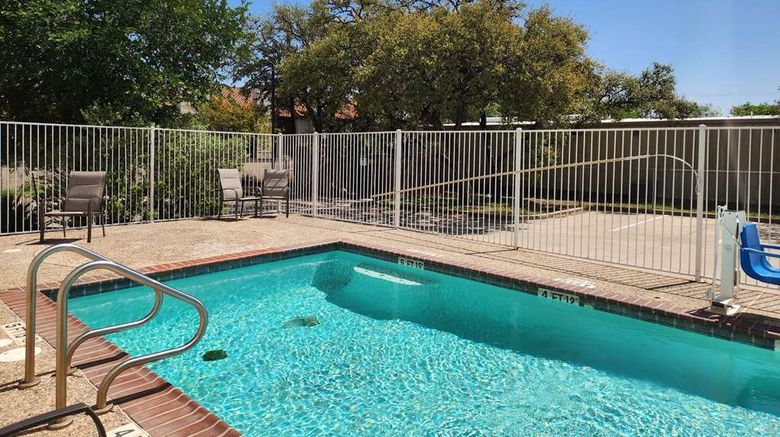 <b>Baymont by Wyndham San Antonio Airport Pool</b>. Images powered by <a href="https://iceportal.shijigroup.com/" title="IcePortal" target="_blank">IcePortal</a>.