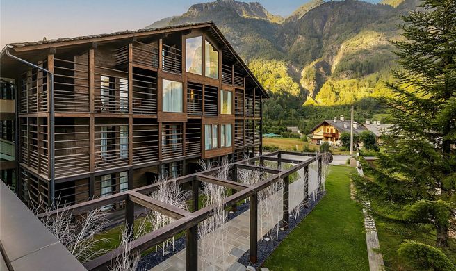 NH Collection Alagna Mirtillo Rosso Exterior