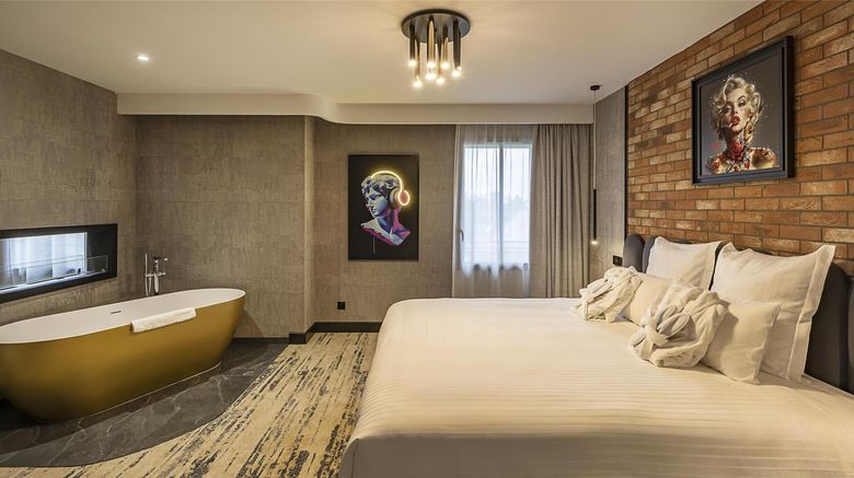 <b>Best Western Plus Hotel Saint-Roch Suite</b>. Images powered by <a href="https://iceportal.shijigroup.com/" title="IcePortal" target="_blank">IcePortal</a>.