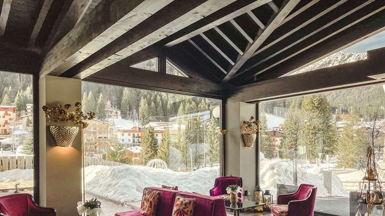 <b>Hotel Spinale Madonna di Campiglio Lobby</b>. Images powered by <a href="https://iceportal.shijigroup.com/" title="IcePortal" target="_blank">IcePortal</a>.