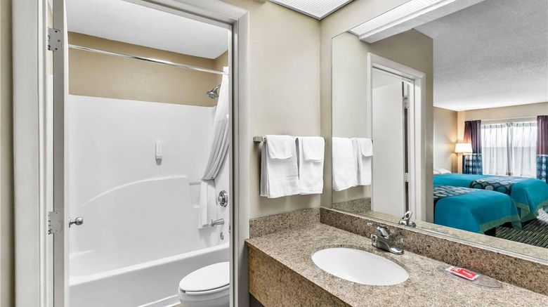 <b>Econo Lodge Elberton Room</b>. Images powered by <a href="https://iceportal.shijigroup.com/" title="IcePortal" target="_blank">IcePortal</a>.