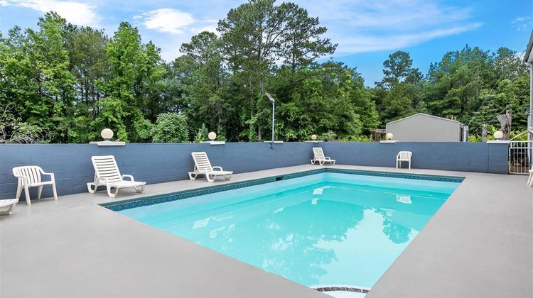 Econo Lodge Elberton Pool