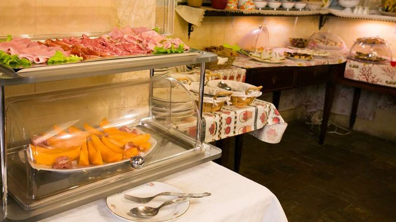<b>Henry's House Hotel Restaurant</b>. Images powered by <a href="https://iceportal.shijigroup.com/" title="IcePortal" target="_blank">IcePortal</a>.
