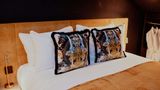 <b>Forty Seven Hotel Suite</b>. Images powered by <a href="https://iceportal.shijigroup.com/" title="IcePortal" target="_blank">IcePortal</a>.