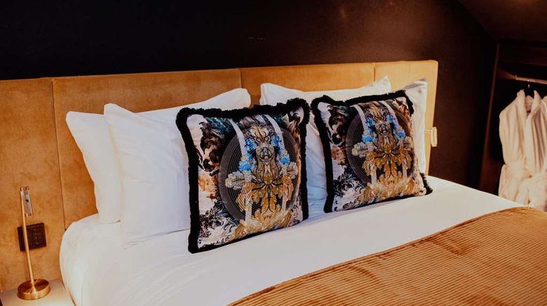<b>Forty Seven Hotel Suite</b>. Images powered by <a href="https://iceportal.shijigroup.com/" title="IcePortal" target="_blank">IcePortal</a>.