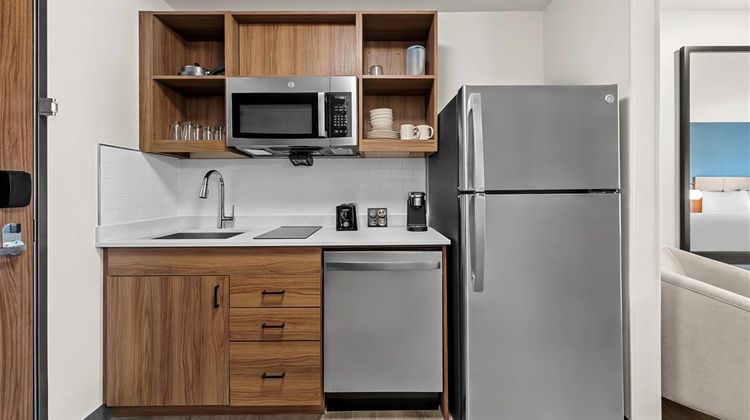 Everhome Suites Brownsville Suite