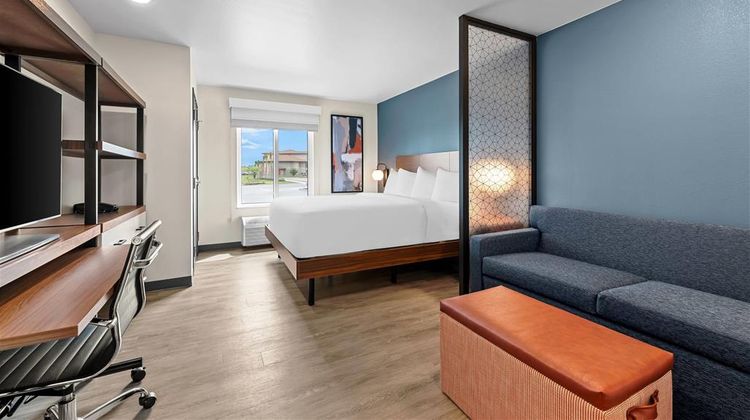 Everhome Suites Brownsville Suite