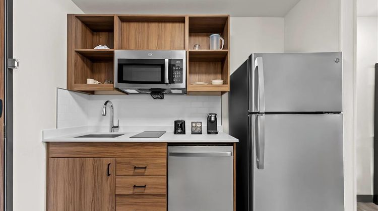 Everhome Suites Brownsville Suite