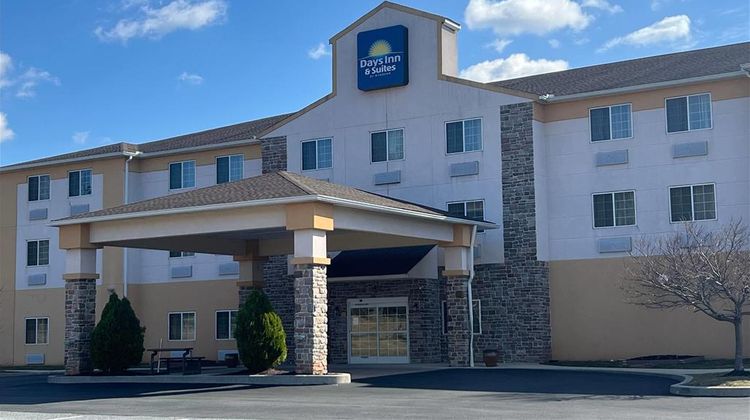 Days Inn & Suites Manheim Lebanon Exterior