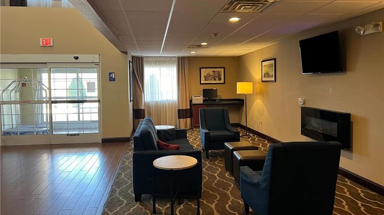 <b>Days Inn & Suites Manheim Lebanon Lobby</b>. Images powered by <a href="https://iceportal.shijigroup.com/" title="IcePortal" target="_blank">IcePortal</a>.