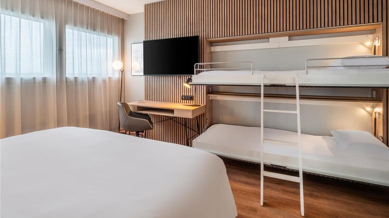 <b>Radisson Hotel Paris Le Bourget Room</b>. Images powered by <a href="https://iceportal.shijigroup.com/" title="IcePortal" target="_blank">IcePortal</a>.