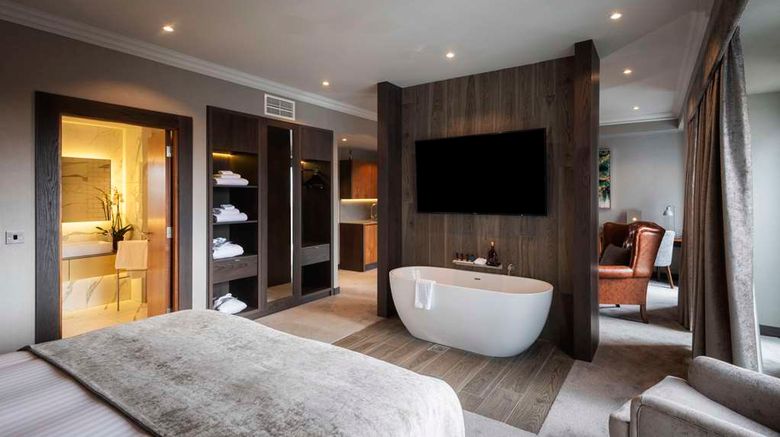 <b>DoubleTree by Hilton Belfast City Ten Sq Room</b>. Images powered by <a href="https://iceportal.shijigroup.com/" title="IcePortal" target="_blank">IcePortal</a>.