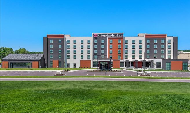 Hilton Garden Inn KC Riverside Exterior