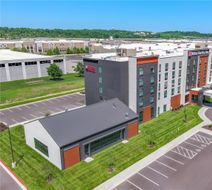 Hilton Garden Inn KC Riverside Exterior