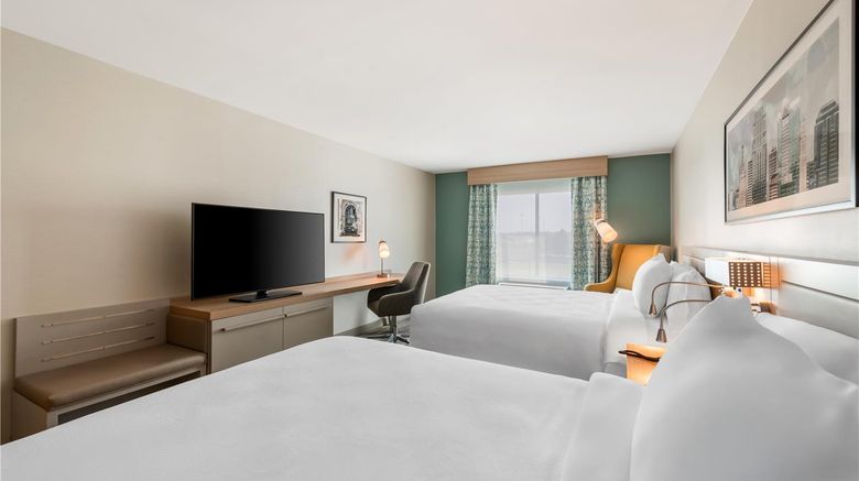 <b>Hilton Garden Inn KC Riverside Room</b>. Images powered by <a href="https://iceportal.shijigroup.com/" title="IcePortal" target="_blank">IcePortal</a>.