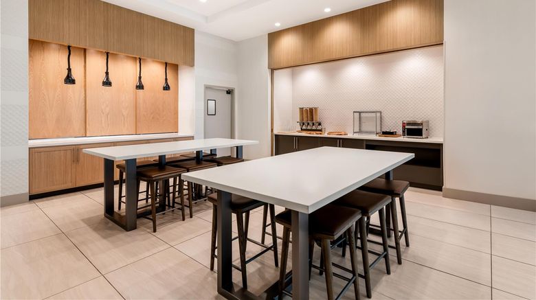 <b>Hilton Garden Inn KC Riverside Restaurant</b>. Images powered by <a href="https://iceportal.shijigroup.com/" title="IcePortal" target="_blank">IcePortal</a>.