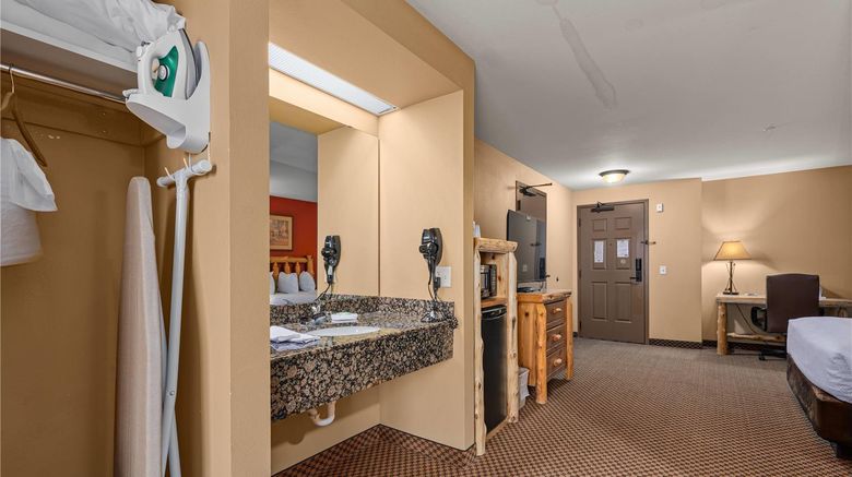 <b>Arrowwood Lodge at Brainerd Lakes Room</b>. Images powered by <a href="https://iceportal.shijigroup.com/" title="IcePortal" target="_blank">IcePortal</a>.