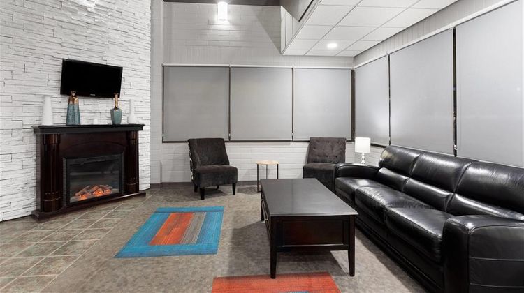 Travelodge by Wyndham Grande Prairie Lobby