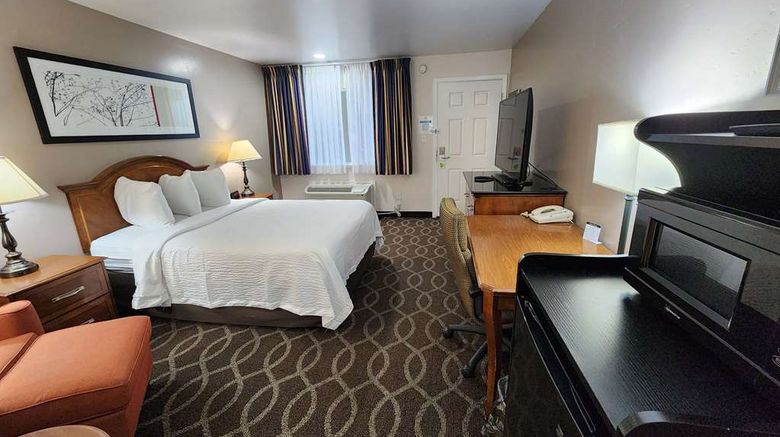 <b>Ramada Bayside Inn & Suites Eureka Room</b>. Images powered by <a href="https://iceportal.shijigroup.com/" title="IcePortal" target="_blank">IcePortal</a>.