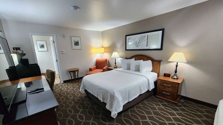 <b>Ramada Bayside Inn & Suites Eureka Room</b>. Images powered by <a href="https://iceportal.shijigroup.com/" title="IcePortal" target="_blank">IcePortal</a>.