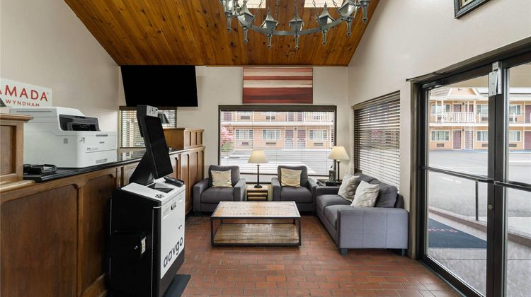Ramada Bayside Inn & Suites Eureka Lobby
