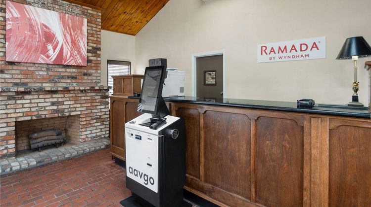Ramada Bayside Inn & Suites Eureka Lobby