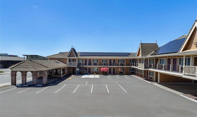 Ramada Bayside Inn & Suites Eureka Exterior
