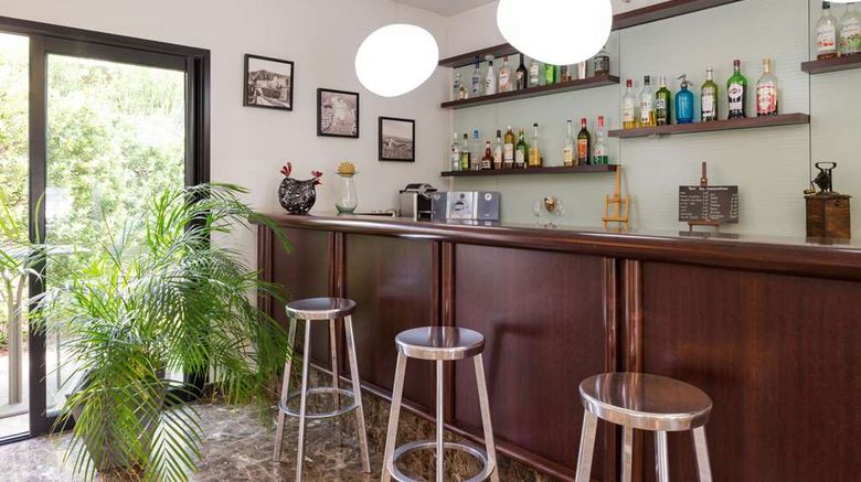 <b>Hotel les Amandiers Restaurant</b>. Images powered by <a href="https://iceportal.shijigroup.com/" title="IcePortal" target="_blank">IcePortal</a>.