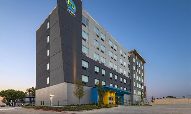 Tru by Hilton Irving DFW Exterior