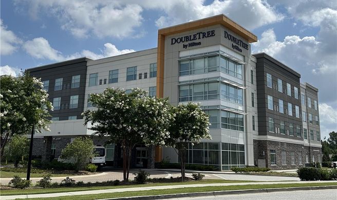 DoubleTree by Hilton Greenville Woodruff Exterior