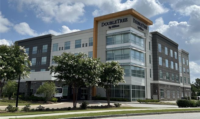 DoubleTree by Hilton Greenville Woodruff Exterior