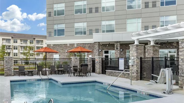 DoubleTree by Hilton Greenville Woodruff Pool