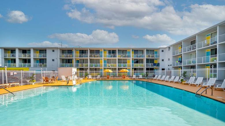 <b>Kokomo Suites Pool</b>. Images powered by <a href="https://iceportal.shijigroup.com/" title="IcePortal" target="_blank">IcePortal</a>.