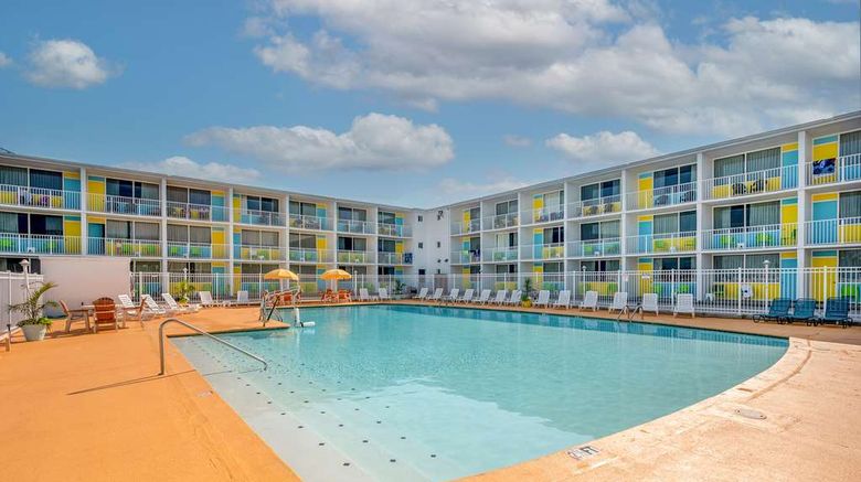 <b>Kokomo Suites Pool</b>. Images powered by <a href="https://iceportal.shijigroup.com/" title="IcePortal" target="_blank">IcePortal</a>.