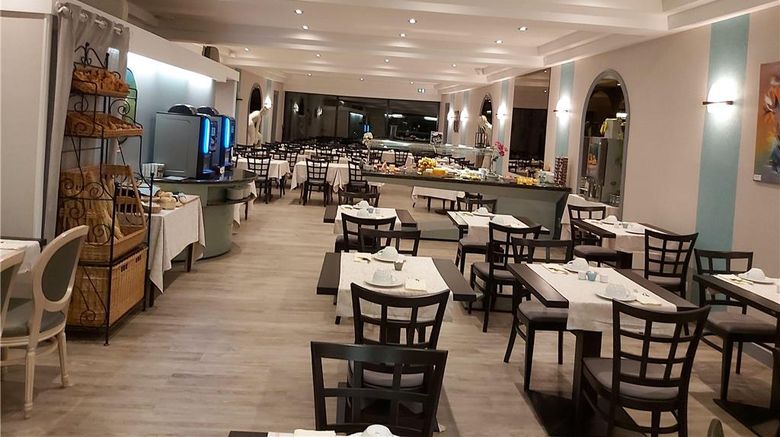 <b>Hostellerie du Mont-Aime Restaurant</b>. Images powered by <a href="https://iceportal.shijigroup.com/" title="IcePortal" target="_blank">IcePortal</a>.