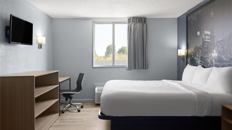 <b>Super 8 by Wyndham Fort Wayne Room</b>. Images powered by <a href="https://iceportal.shijigroup.com/" title="IcePortal" target="_blank">IcePortal</a>.
