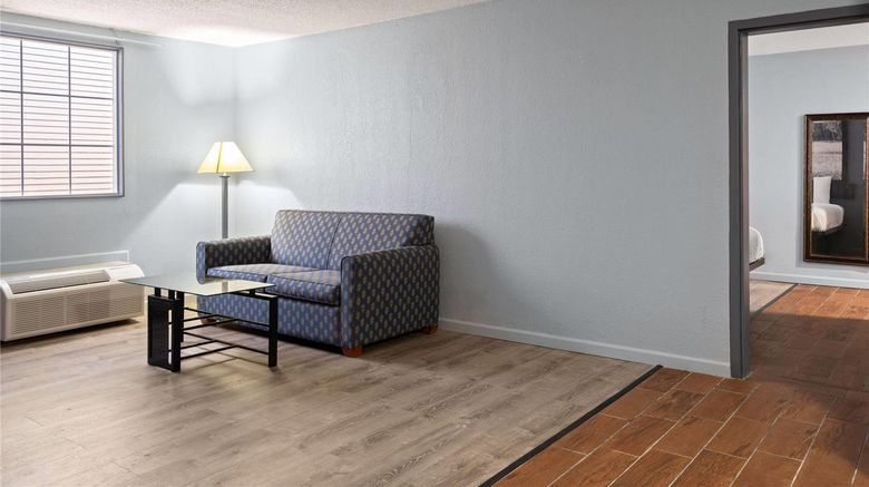 <b>Super 8 by Wyndham Fort Wayne Suite</b>. Images powered by <a href="https://iceportal.shijigroup.com/" title="IcePortal" target="_blank">IcePortal</a>.