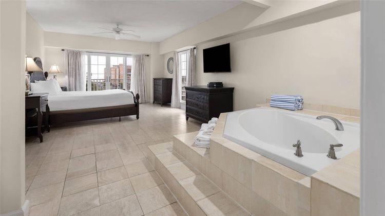 Coconut Malorie Resort Hotel Suite