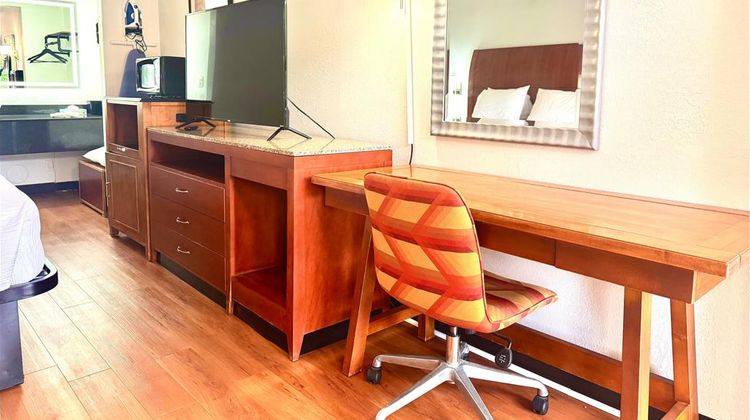 Baymont by Wyndham Metter Room