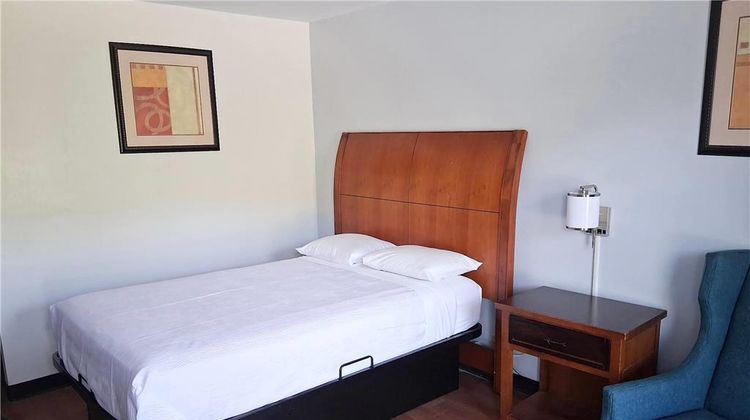 Baymont by Wyndham Metter Room