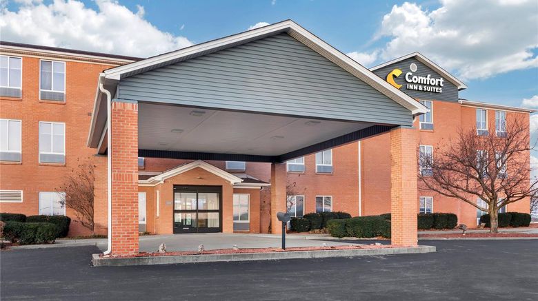 <b>Comfort Inn & Suites Exterior</b>. Images powered by <a href="https://iceportal.shijigroup.com/" title="IcePortal" target="_blank">IcePortal</a>.