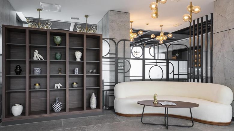 <b>Best Western Plus Trabzon Lobby</b>. Images powered by <a href="https://iceportal.shijigroup.com/" title="IcePortal" target="_blank">IcePortal</a>.